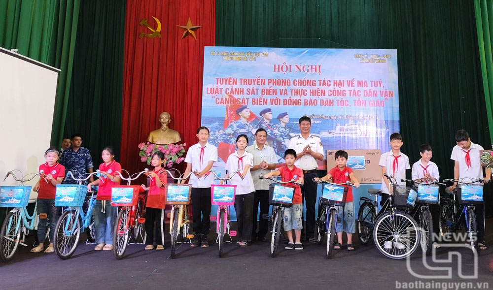 Cảnh sát biển tuyên truyền pháp luật tại TP. Thái Nguyên